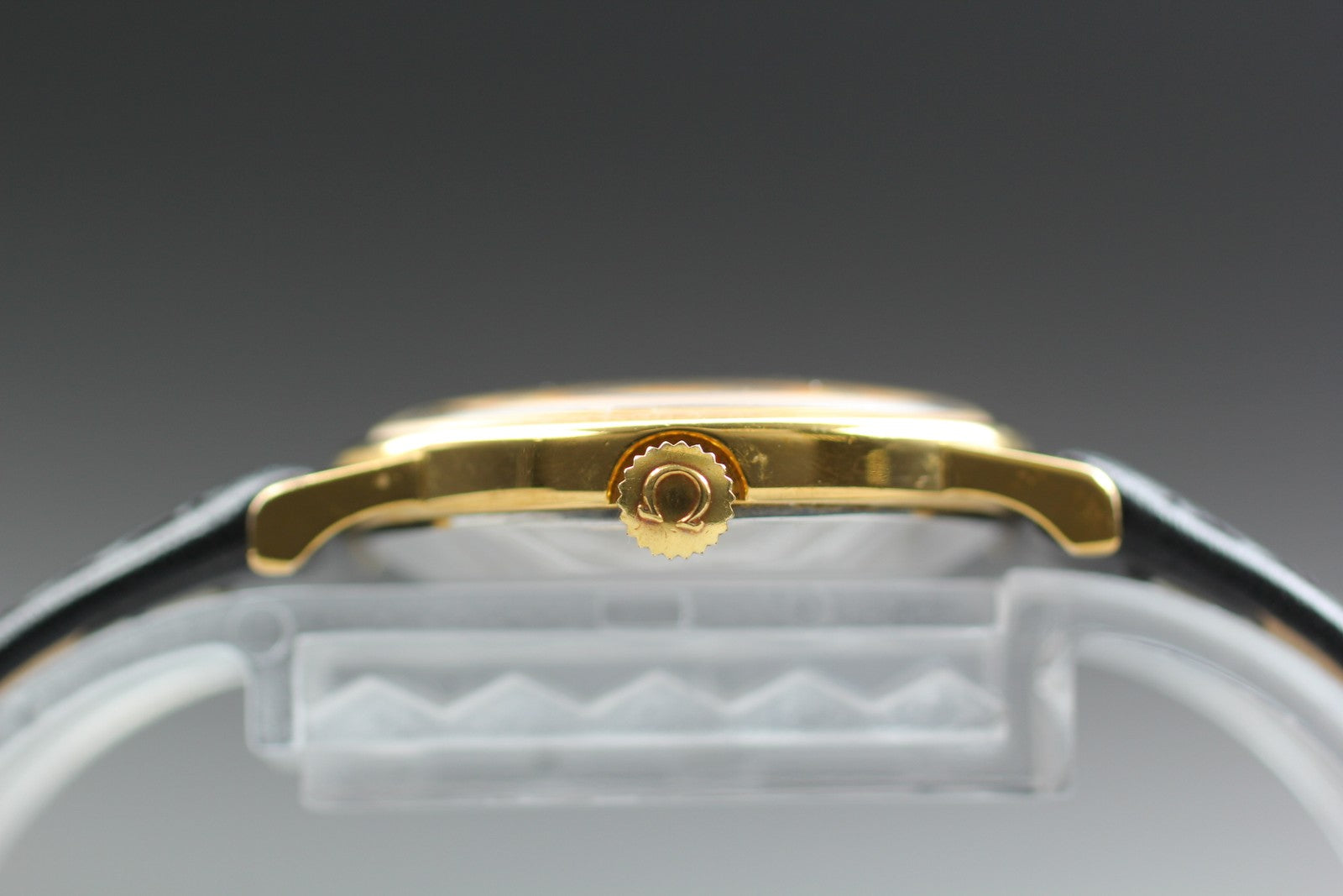 1979 Near MINT OMEGA De Ville 25mm 511.0532 Manual Gold Dial Women's Vintage