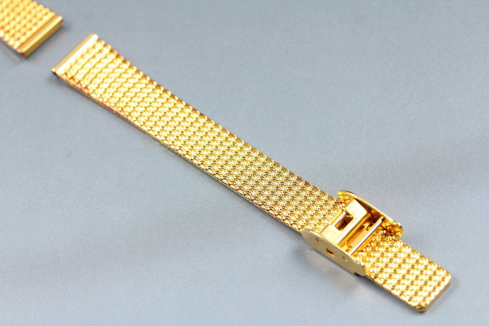Near MINT OMEGA Milanese/Mesh Band 12mm Stainless Gold Plated Women's Vintage