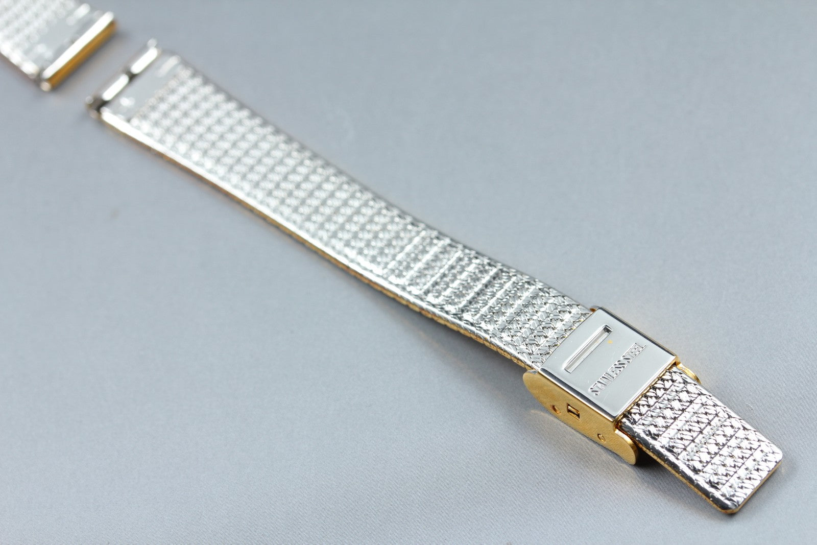 Near MINT OMEGA Milanese/Mesh Band 12mm Stainless Gold Plated Women's Vintage
