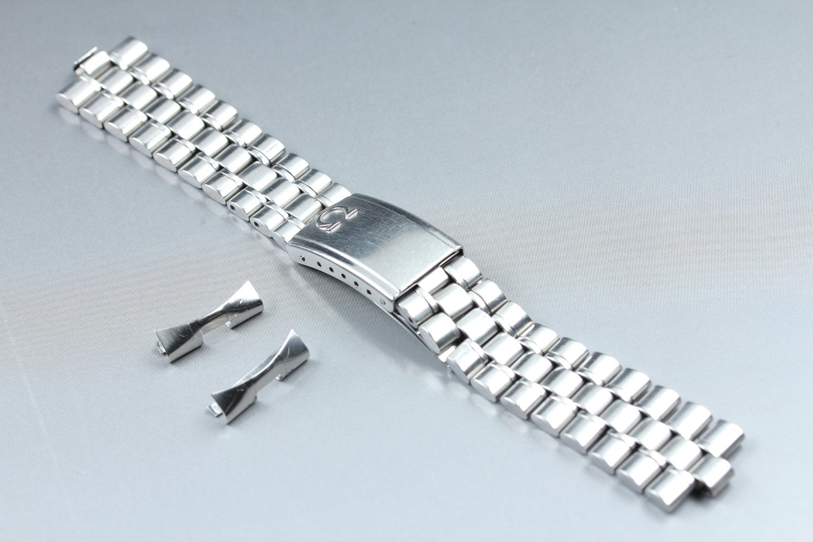 Near MINT OMEGA Bracelet FF526/1098 19mm Stainless steel Silver Men's Vintage