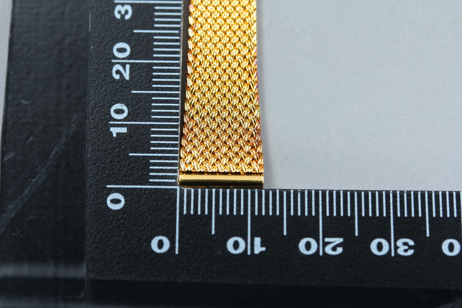 Near MINT OMEGA Milanese/Mesh Band 12mm Stainless Gold Plated Women's Vintage