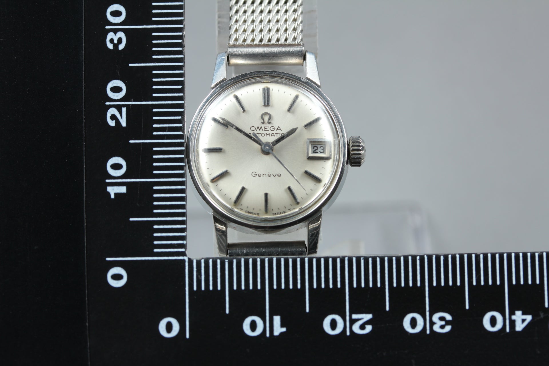 1969 Near MINT OMEGA Geneve 21mm 566.002 Automatic Silver Dial Women's Vintage
