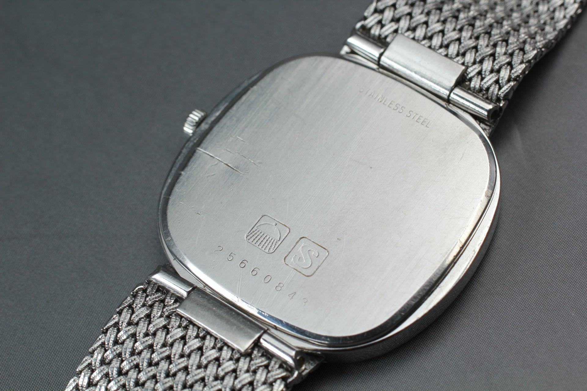 Near MINT Longines 976 3386 30mm Quartz L976.2 Silver Dial Men's Watch Vintage