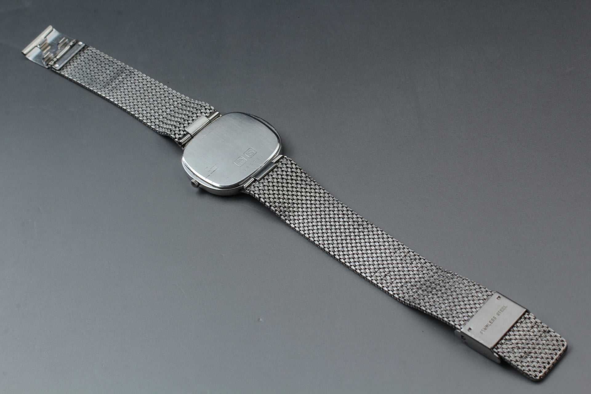 Near MINT Longines 976 3386 30mm Quartz L976.2 Silver Dial Men's Watch Vintage
