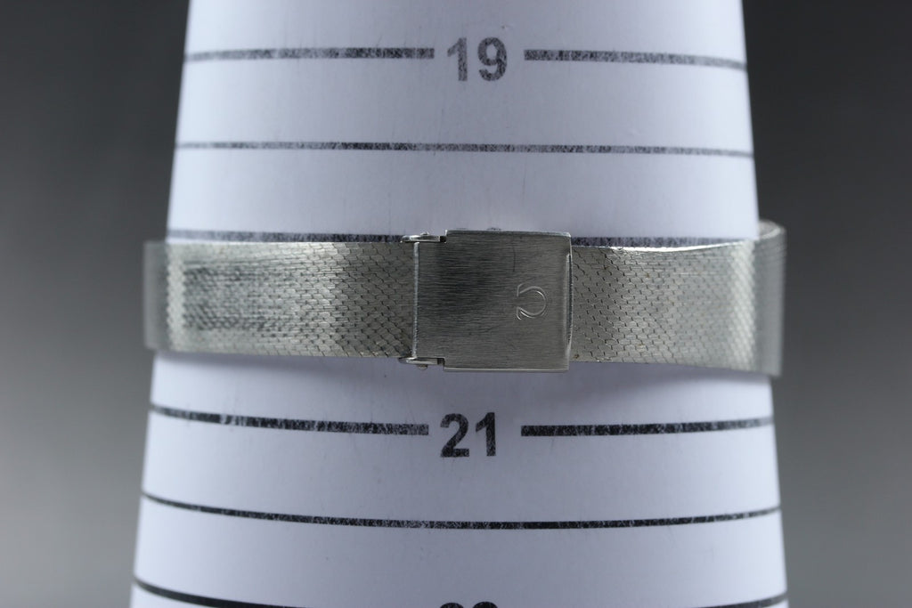 1978 Near MINT OMEGA De Ville 33mm 111.0143 Manual Silver Dial Men's Vintage