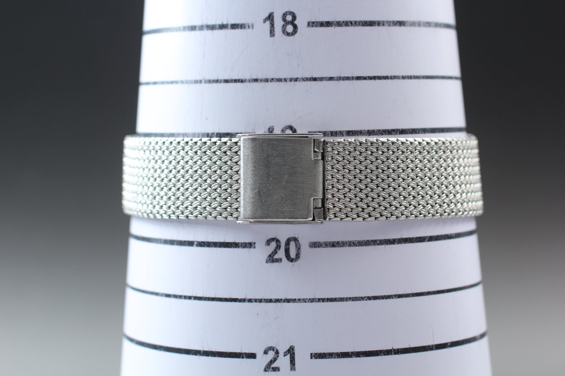 Near MINT Longines 976 3386 30mm Quartz L976.2 Silver Dial Men's Watch Vintage