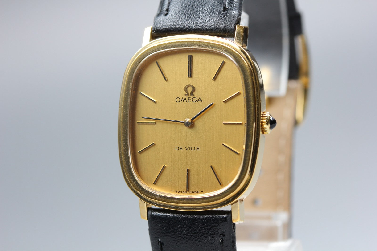 1976 Near MINT OMEGA De Ville 27mm 511.0472 Manual Wind Gold Dial Unisex Vintage