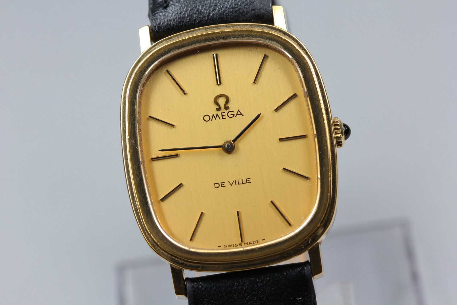 1976 Near MINT OMEGA De Ville 27mm 511.0472 Manual Wind Gold Dial Unisex Vintage