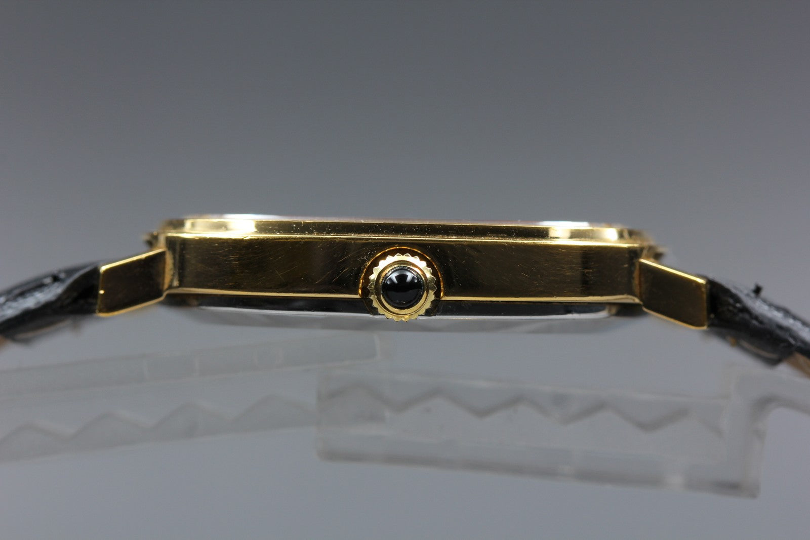 1976 Near MINT OMEGA De Ville 27mm 511.0472 Manual Wind Gold Dial Unisex Vintage