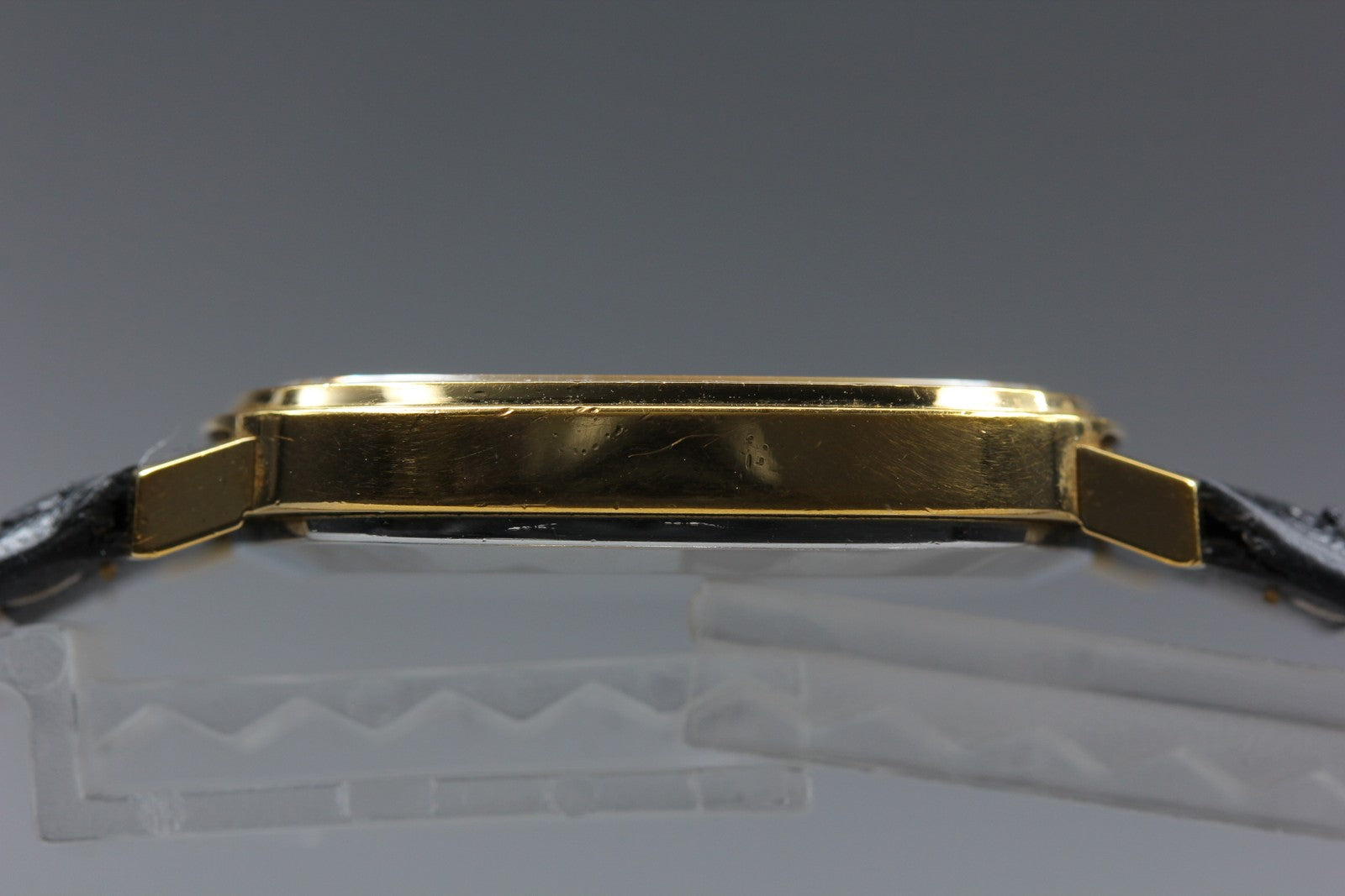 1976 Near MINT OMEGA De Ville 27mm 511.0472 Manual Wind Gold Dial Unisex Vintage
