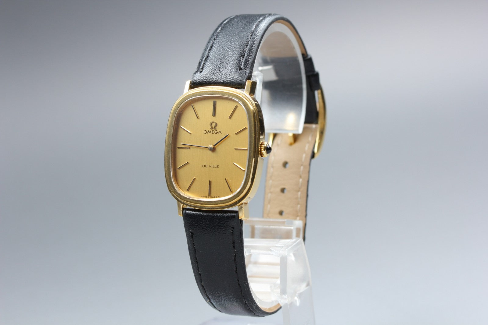 1976 Near MINT OMEGA De Ville 27mm 511.0472 Manual Wind Gold Dial Unisex Vintage