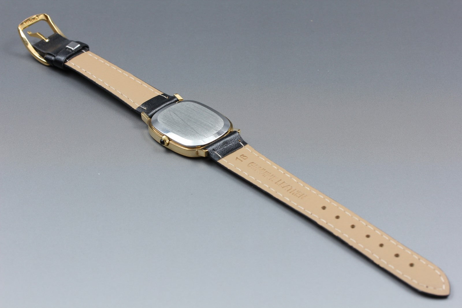 1976 Near MINT OMEGA De Ville 27mm 511.0472 Manual Wind Gold Dial Unisex Vintage