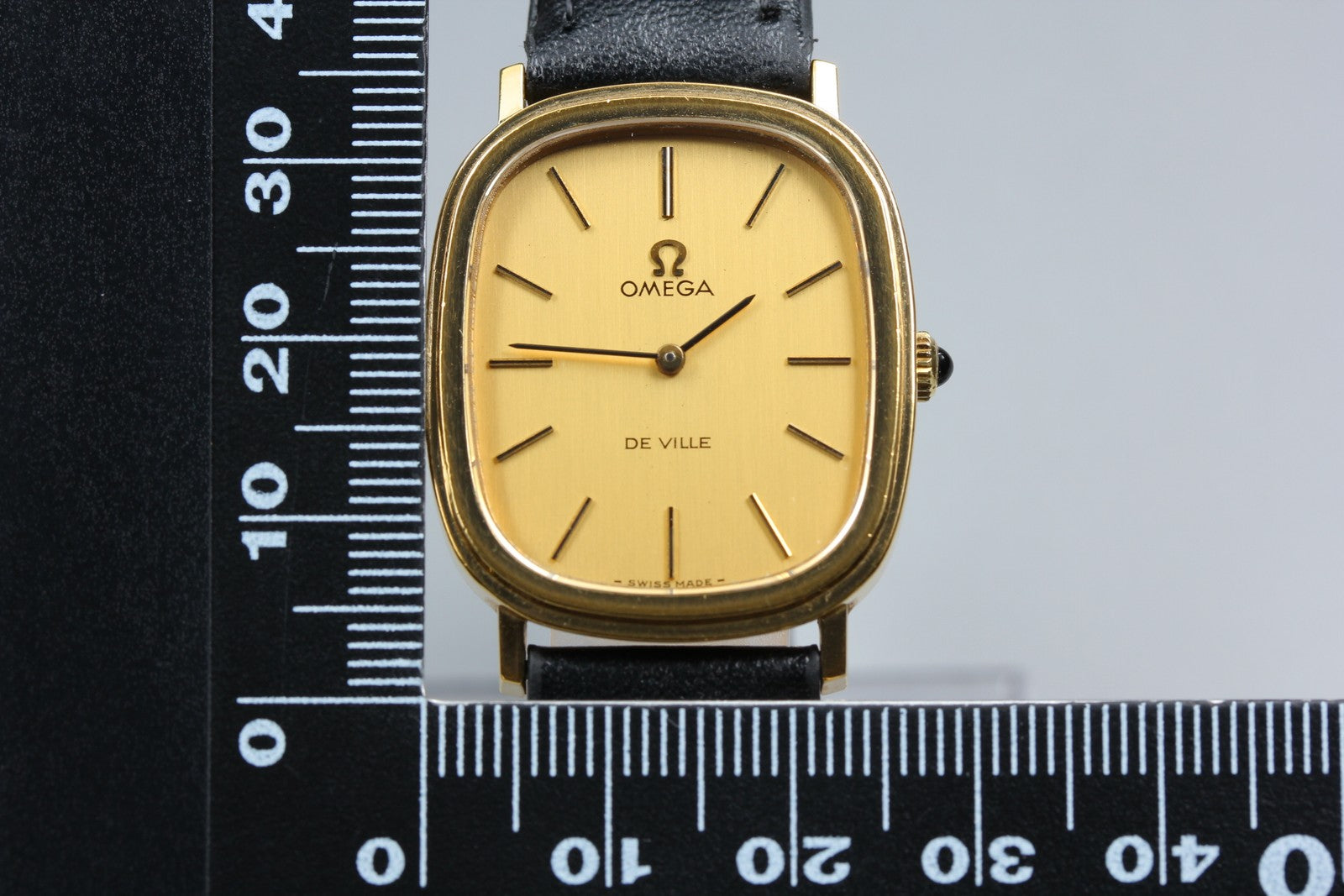 1976 Near MINT OMEGA De Ville 27mm 511.0472 Manual Wind Gold Dial Unisex Vintage