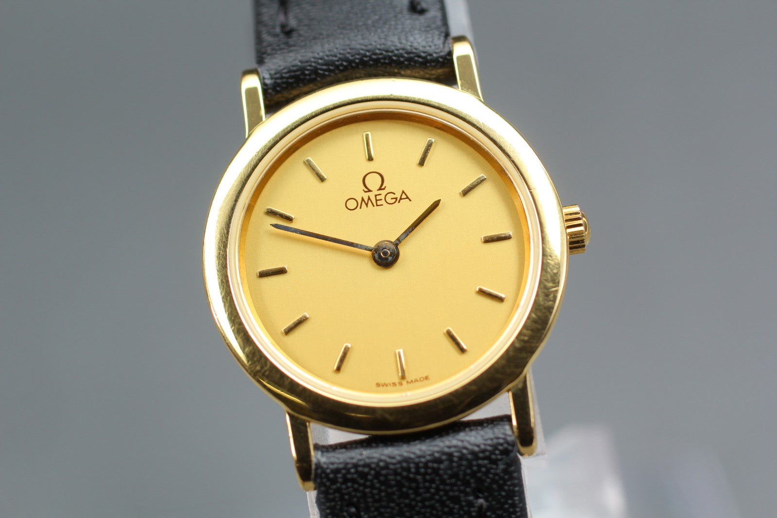 1991 Near MINT/Box OMEGA De Ville 22mm 595.0097.2 Quartz Gold Dial Women Vintage