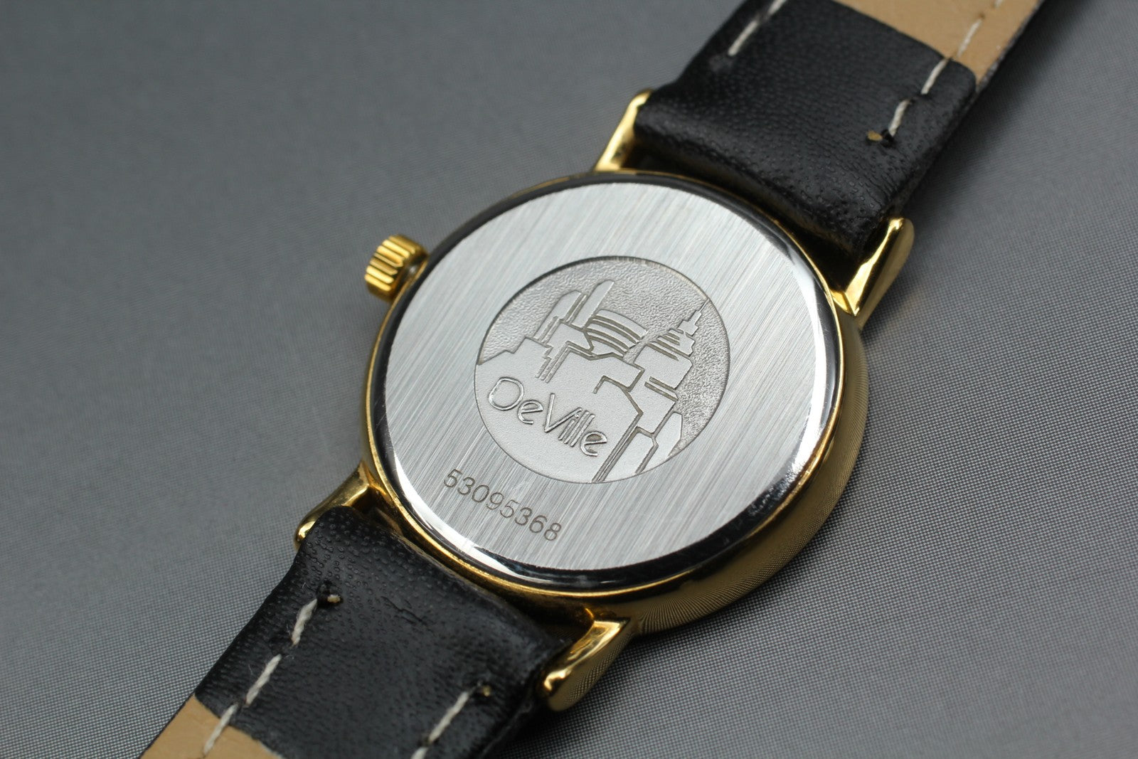 1991 Near MINT/Box OMEGA De Ville 22mm 595.0097.2 Quartz Gold Dial Women Vintage