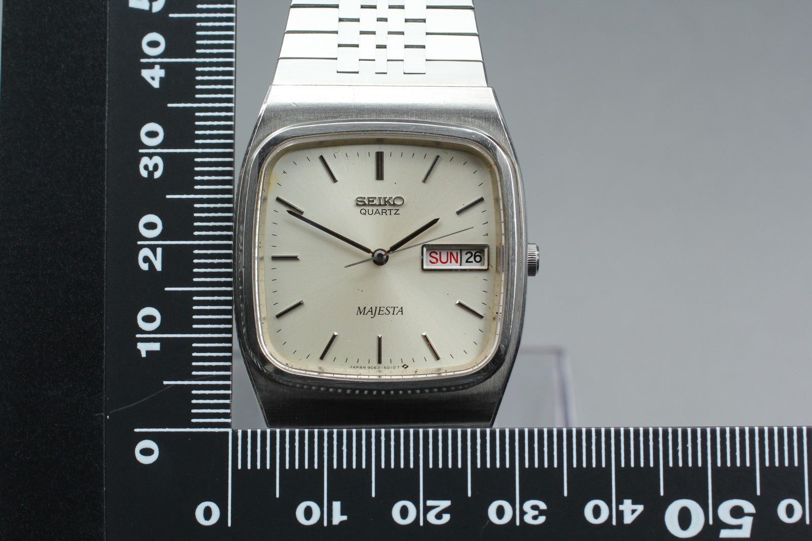 1987 Near MINT SEIKO Majesta 31mm 9063-501A Quartz Silver Dial Men's Vintage
