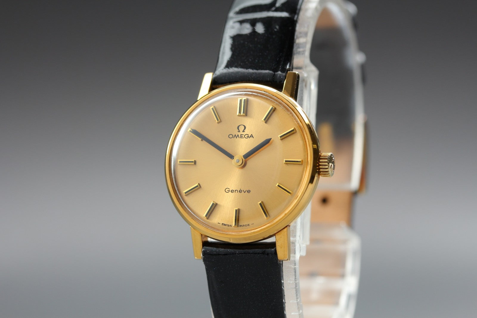 1972 Near MINT OMEGA Geneve 23mm 511.409 Manual Wind Gold Dial Women's Vintage