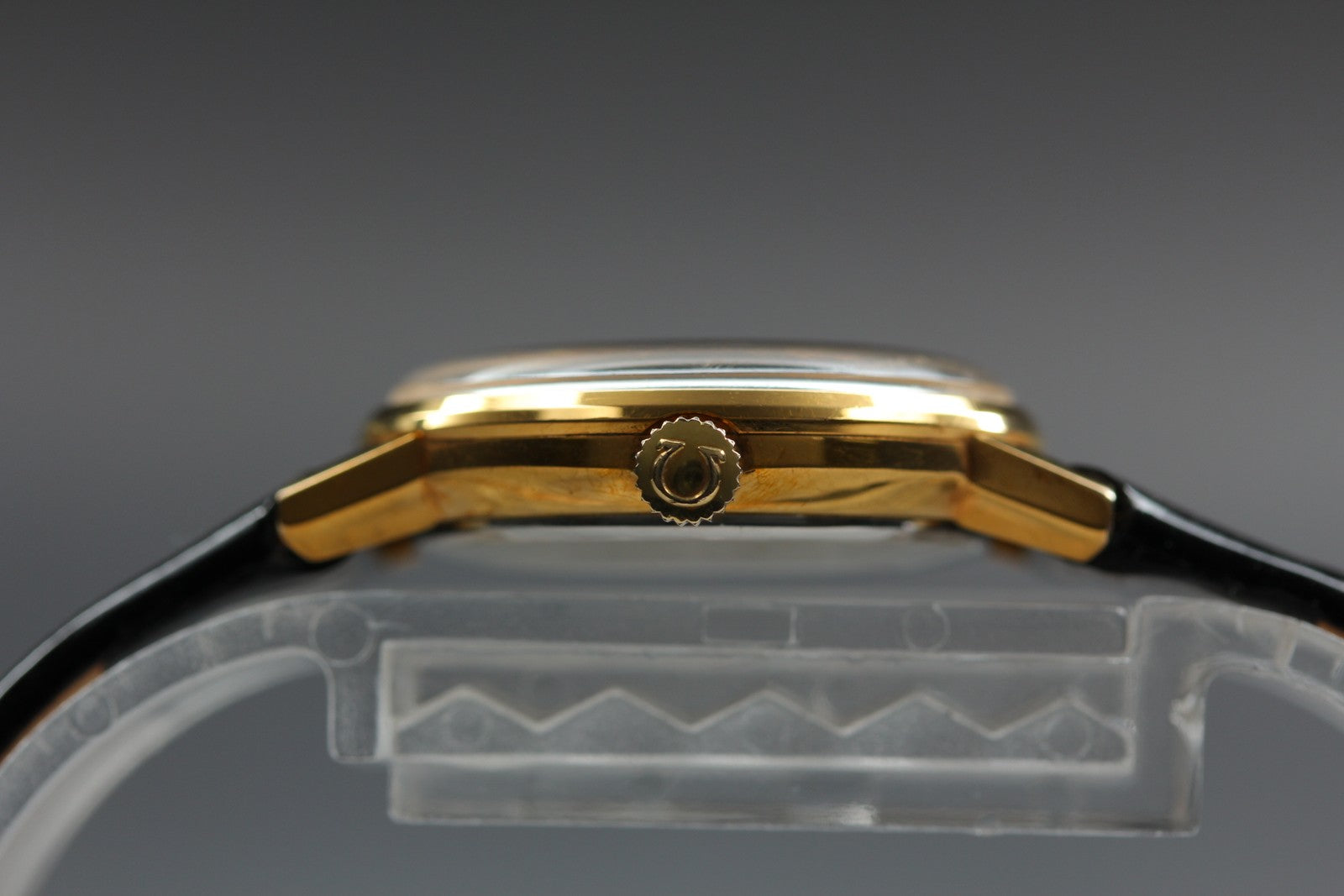 1972 Near MINT OMEGA Geneve 23mm 511.409 Manual Wind Gold Dial Women's Vintage
