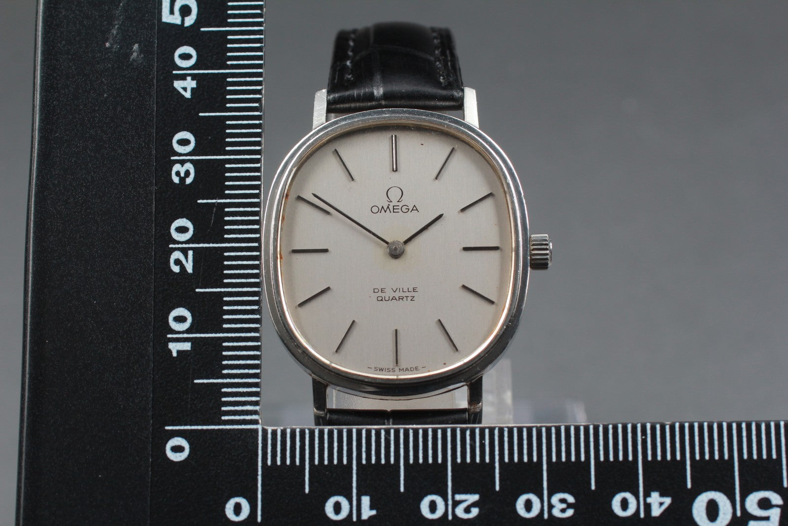 1978 Near MINT OMEGA De Ville 191.0046 29mm Quartz Silver Dial Men's Vintage