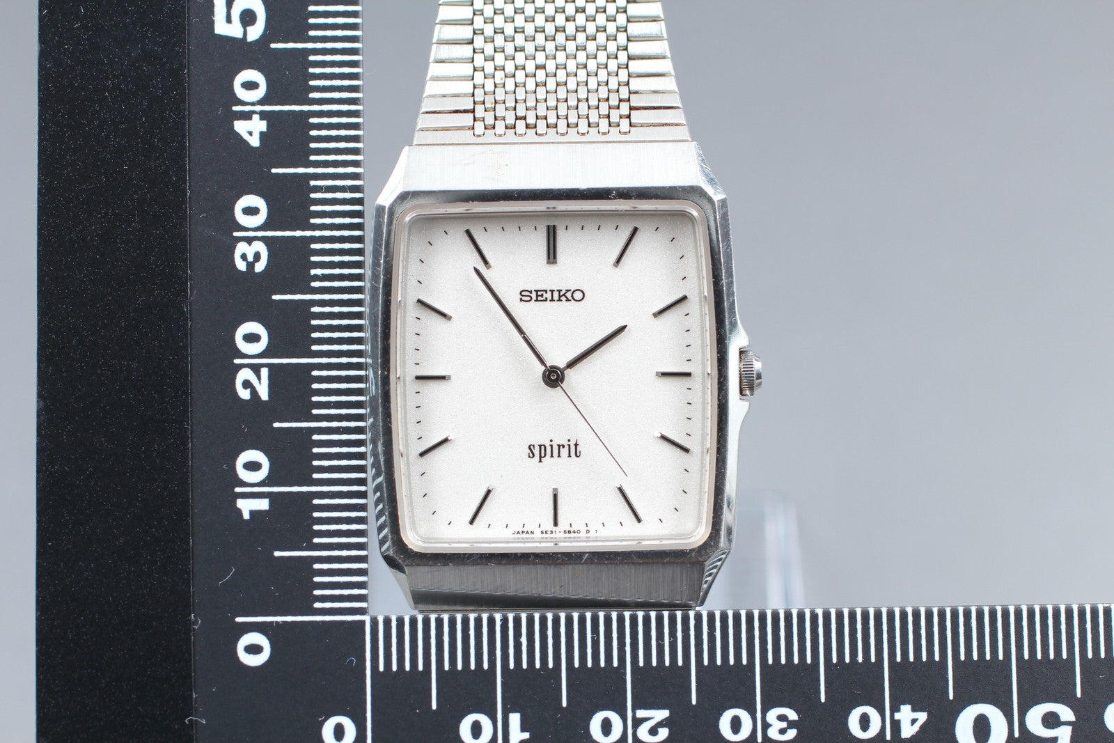 1993 Near MINT SEIKO Spirit 5E31-5A70 29mm Quartz Silver Dial Men's Vintage