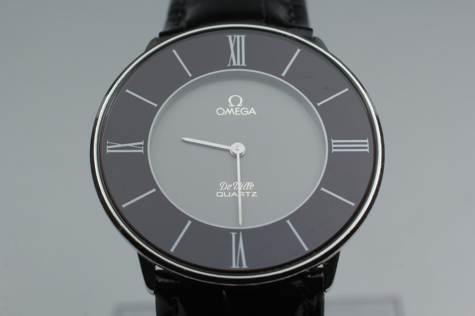 1981 Near MINT OMEGA De Ville 33mm 191.0106 Quartz Black Roman Dial Men Vintage