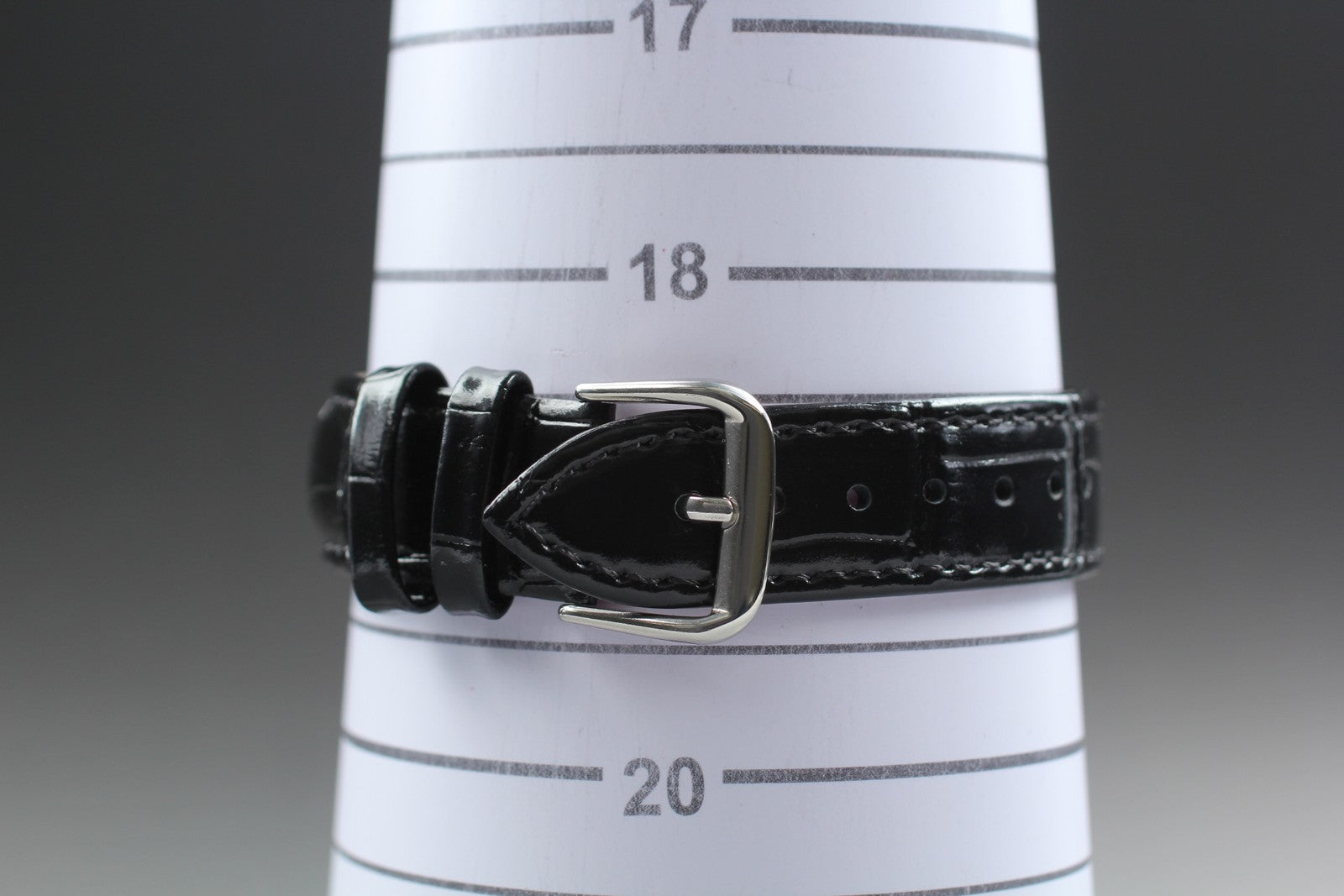 1981 Near MINT OMEGA De Ville 33mm 191.0106 Quartz Black Roman Dial Men Vintage