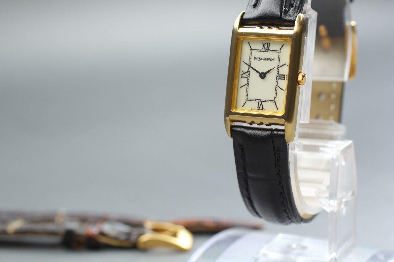 Near MINT Yves Saint Laurent 17mm 5420-F46860 Quartz Roman Tank Women's Vintage