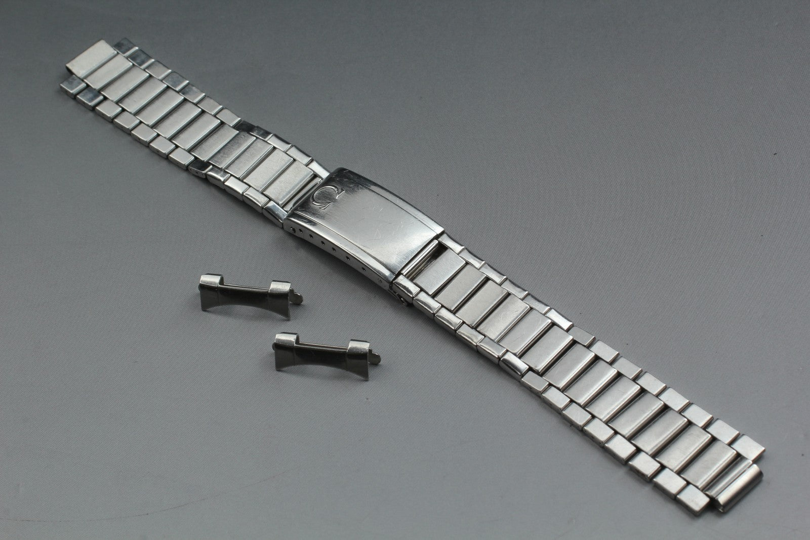 Near MINT OMEGA Caterpillar Bracelet 18mm FF630/1035 Stainless Steel Men Vintage