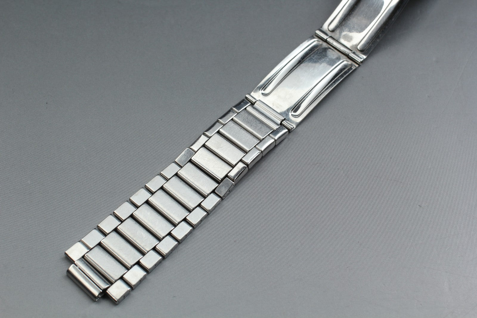 Near MINT OMEGA Caterpillar Bracelet 18mm FF630/1035 Stainless Steel Men Vintage