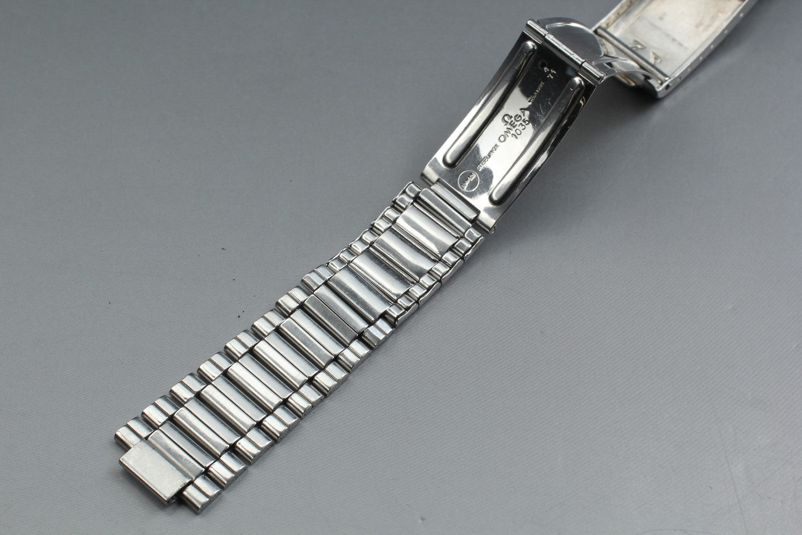 Near MINT OMEGA Caterpillar Bracelet 18mm FF630/1035 Stainless Steel Men Vintage