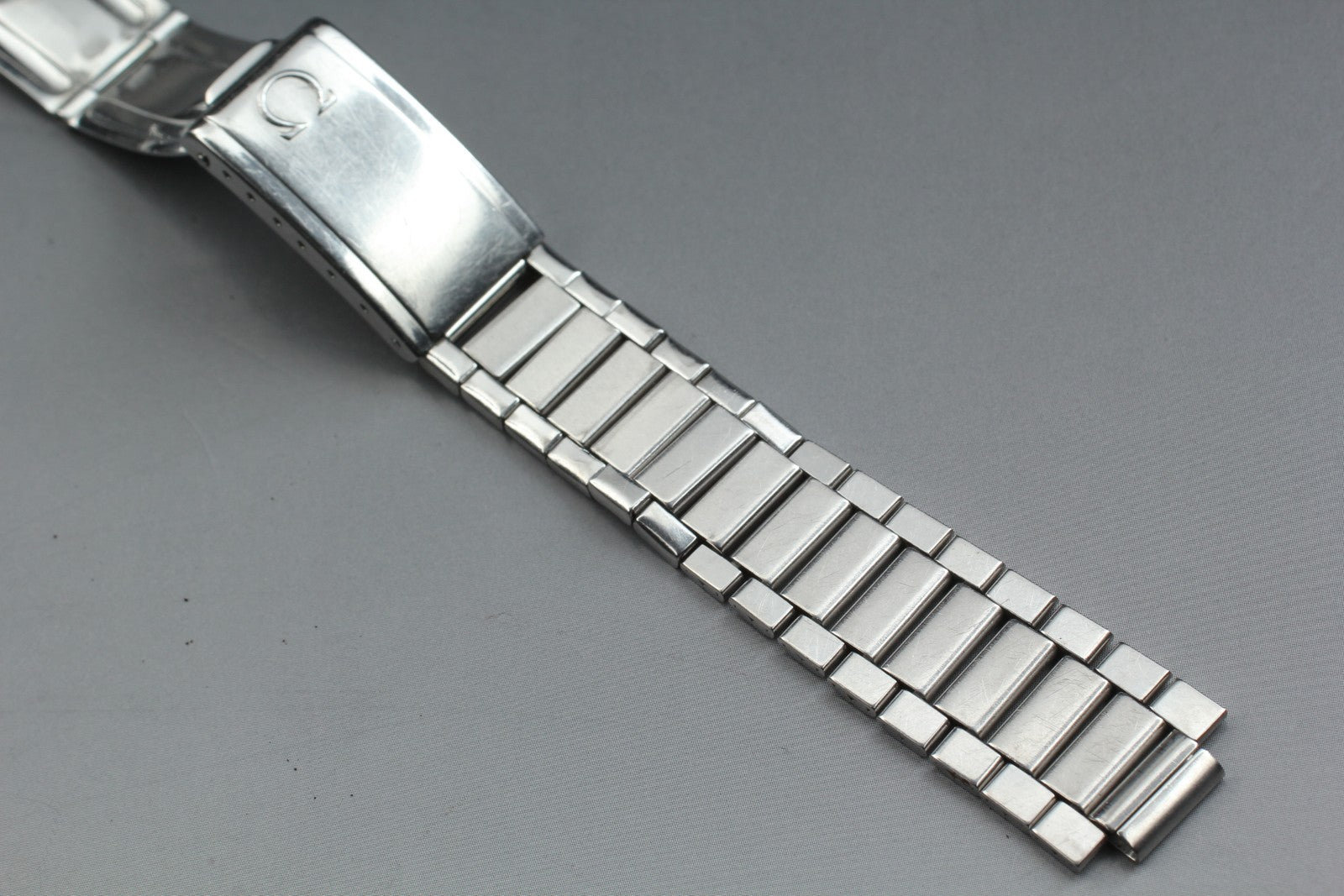 Near MINT OMEGA Caterpillar Bracelet 18mm FF630/1035 Stainless Steel Men Vintage
