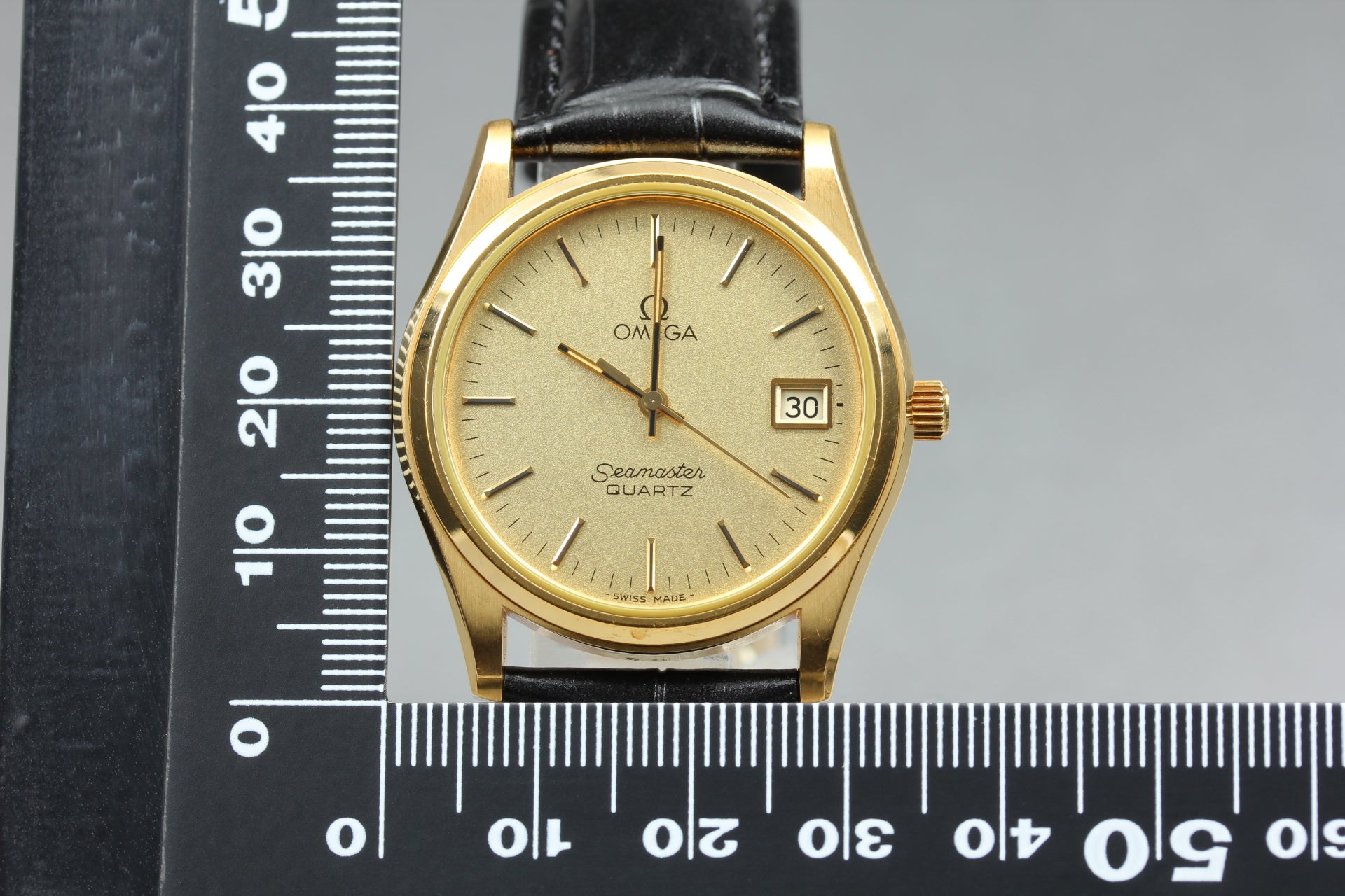 1979 MINT OMEGA Seamaster 34mm 196.0190 Quartz Gold Dial Men's Watch Vintage
