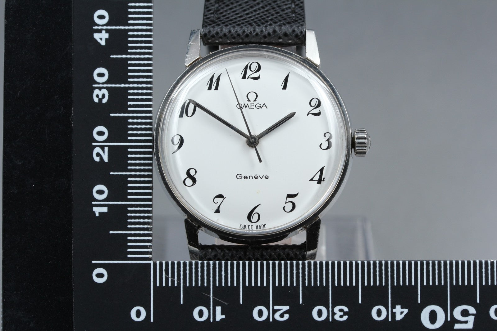 1969 Near MINT OMEGA Geneve 34mm 135.011 Manual White Arabic Dial Men's Vintage