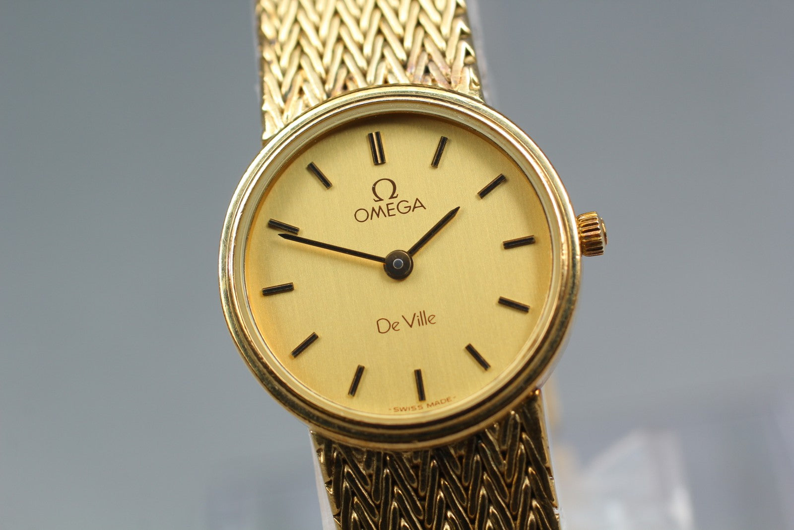 1984 Near MINT OMEGA De Ville 20mm 591.0268 Quartz Gold Dial Women's Vintage