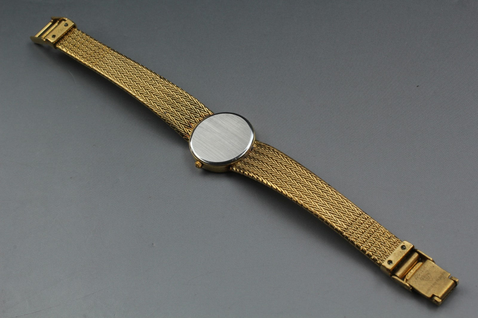 1984 Near MINT OMEGA De Ville 20mm 591.0268 Quartz Gold Dial Women's Vintage