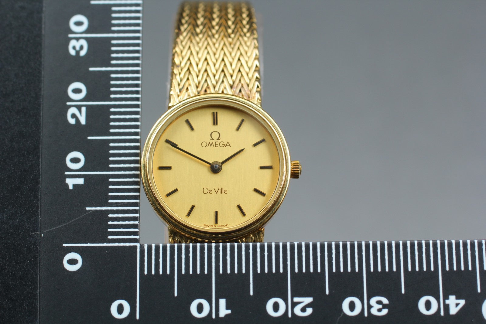 1984 Near MINT OMEGA De Ville 20mm 591.0268 Quartz Gold Dial Women's Vintage