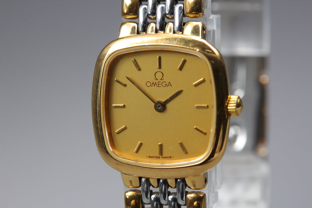 Near MINT OMEGA De Ville 21mm 795.0898.2 Quartz Gold Dial Women's Watch Vintage