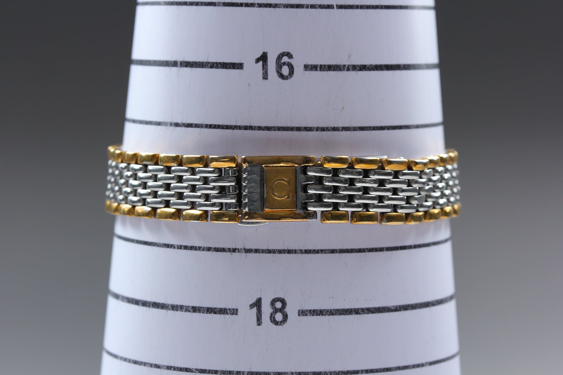 Near MINT OMEGA De Ville 21mm 795.0898.2 Quartz Gold Dial Women's Watch Vintage