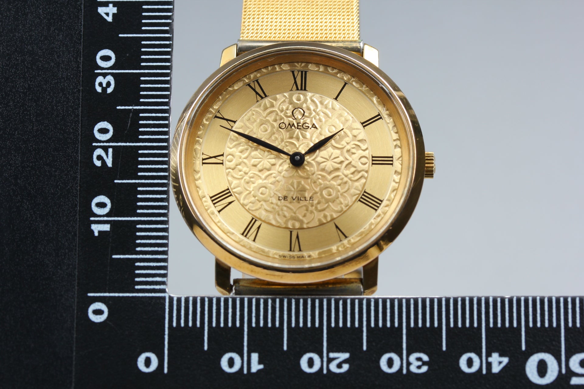 1973 Near MINT OMEGA De Ville 33mm 111.0107 Manual Gold Floral Dial Men Vintage