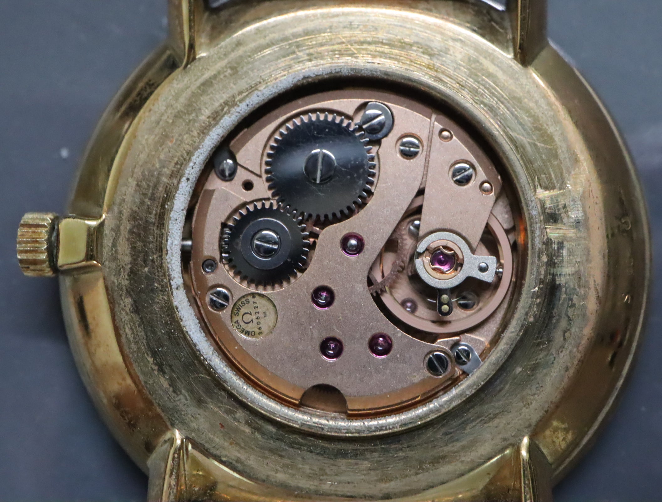 1973 Near MINT OMEGA De Ville 33mm 111.0107 Manual Gold Floral Dial Men Vintage