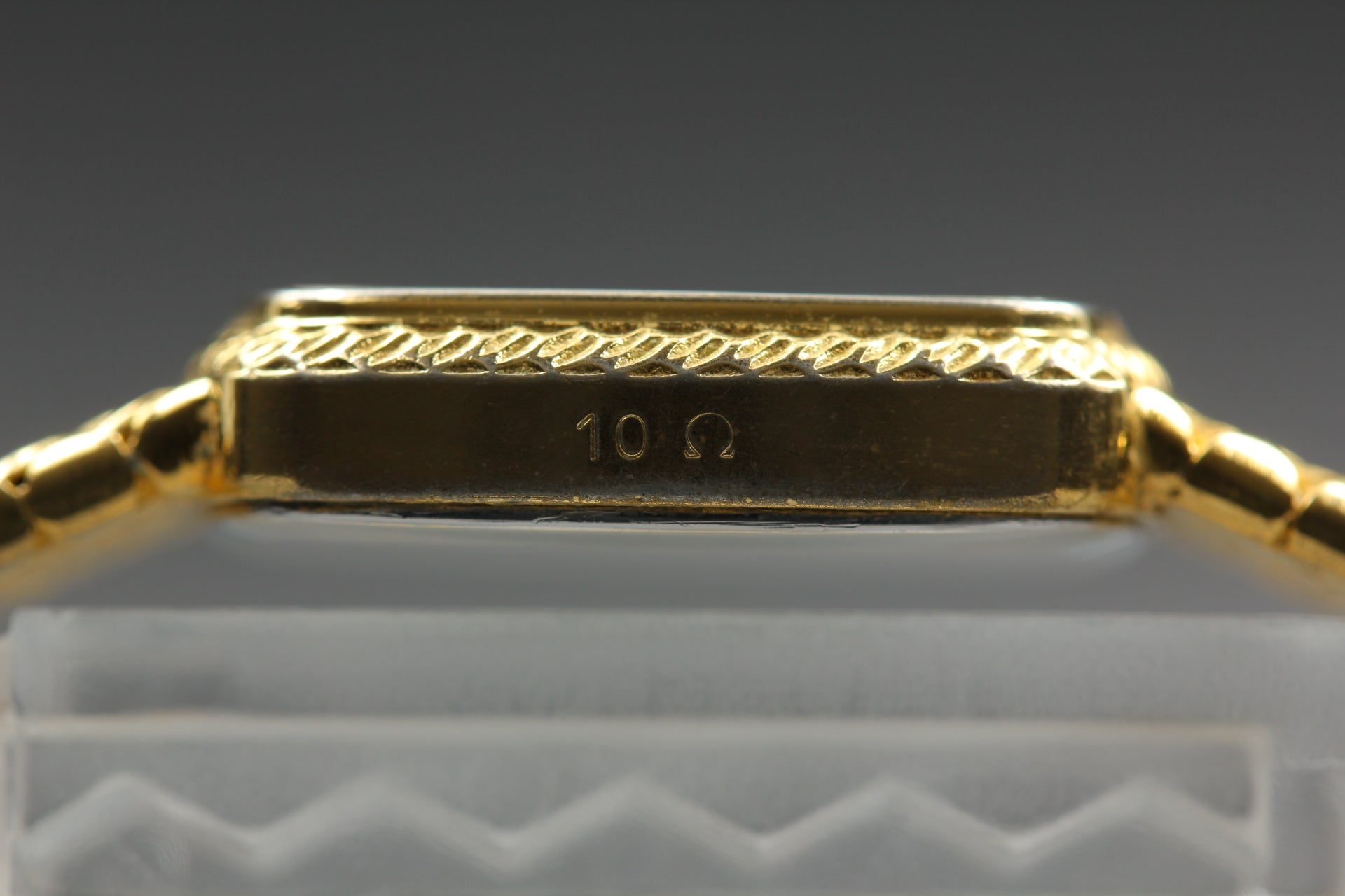 1980s Near MINT OMEGA De Ville 19mm 591.0289 Quartz Gold Roman Women's Vintage