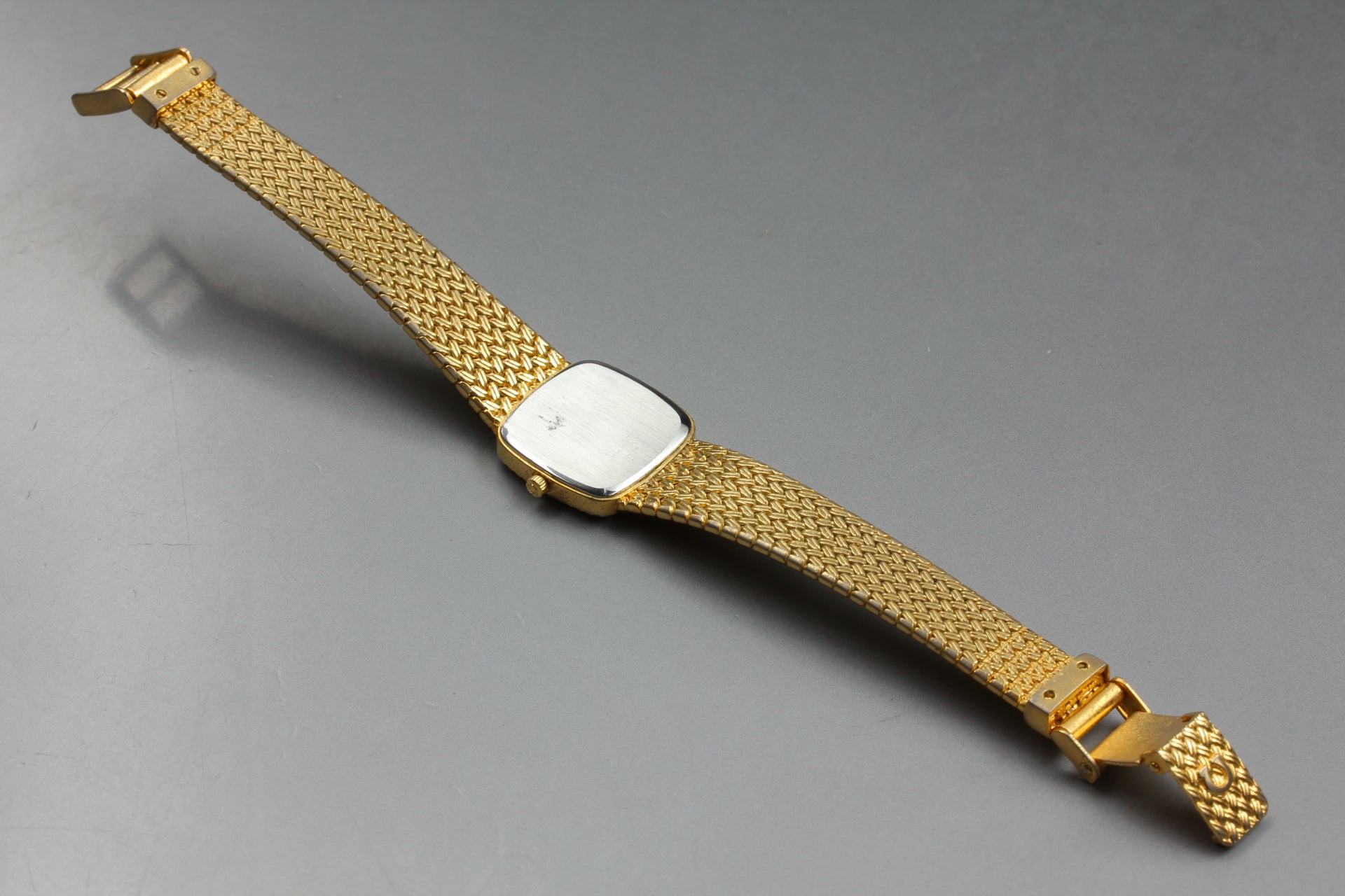 1980s Near MINT OMEGA De Ville 19mm 591.0289 Quartz Gold Roman Women's Vintage