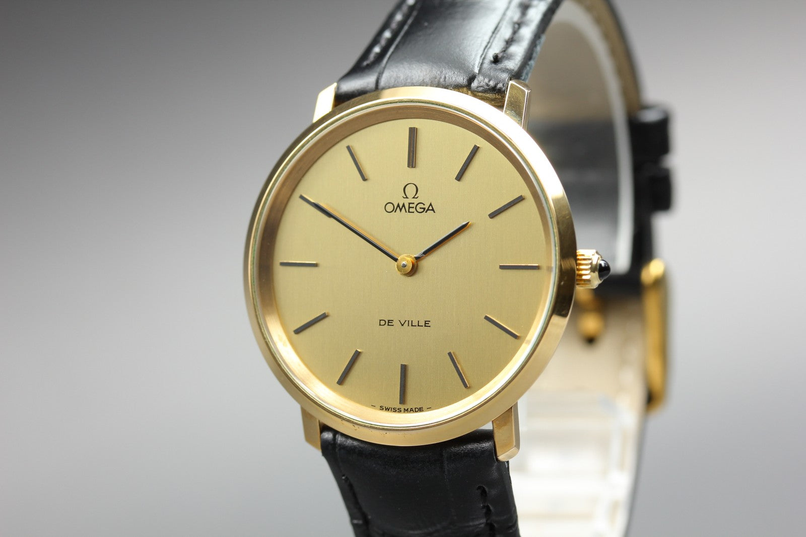 1976 Near MINT OMEGA De Ville 33mm 111.0107 Manual Wind Gold Dial Men's Vintage