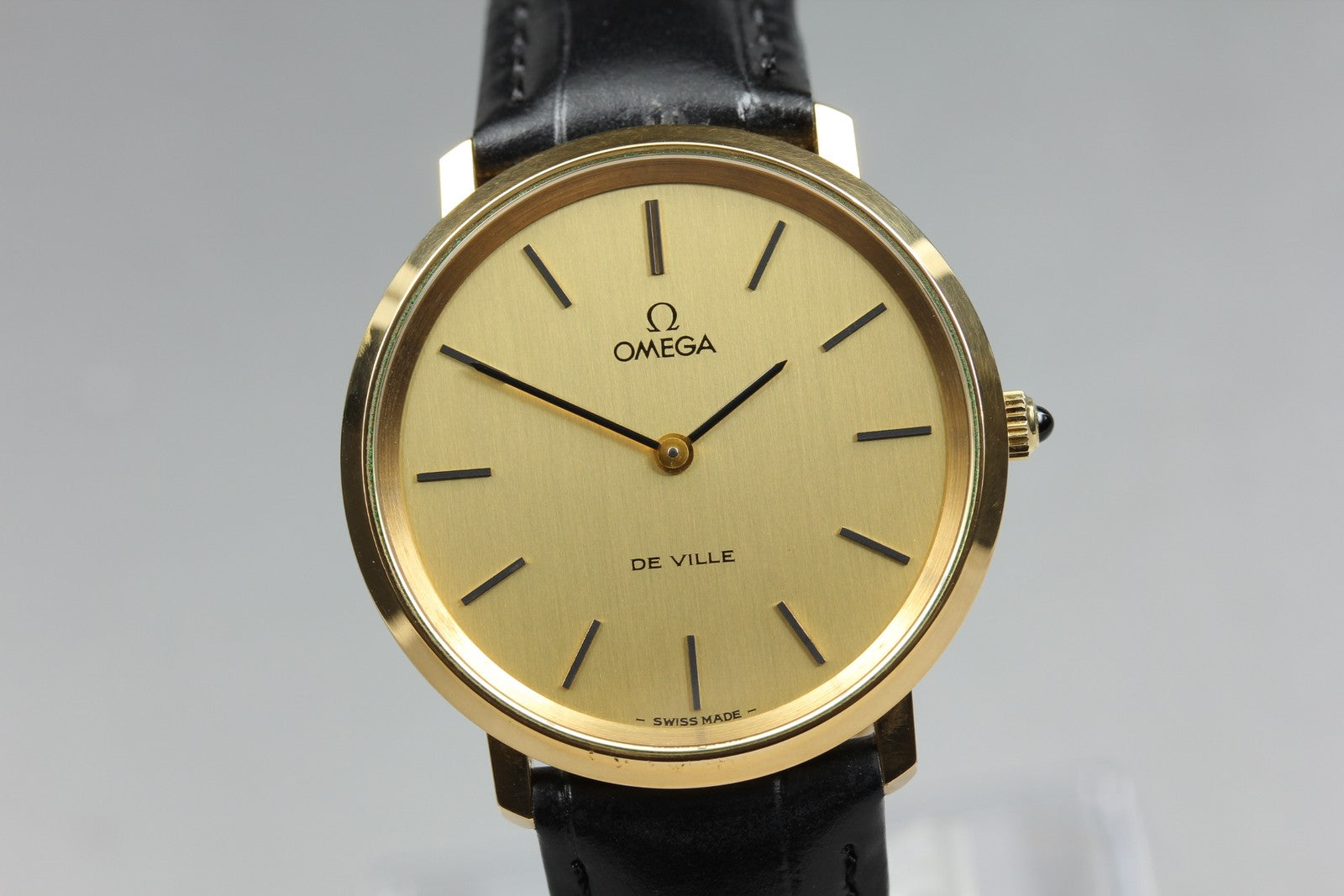 1976 Near MINT OMEGA De Ville 33mm 111.0107 Manual Wind Gold Dial Men's Vintage