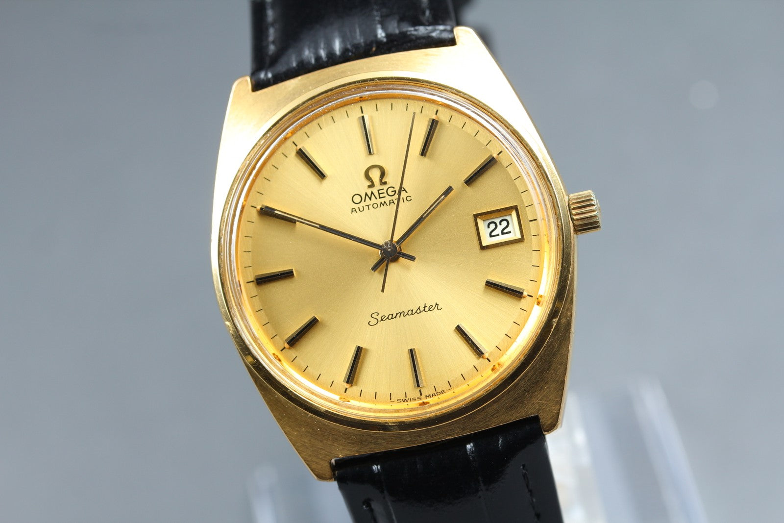 1974 Near MINT OMEGA Seamaster 34mm 166.0204 Automatic Gold Dial Men's Vintage