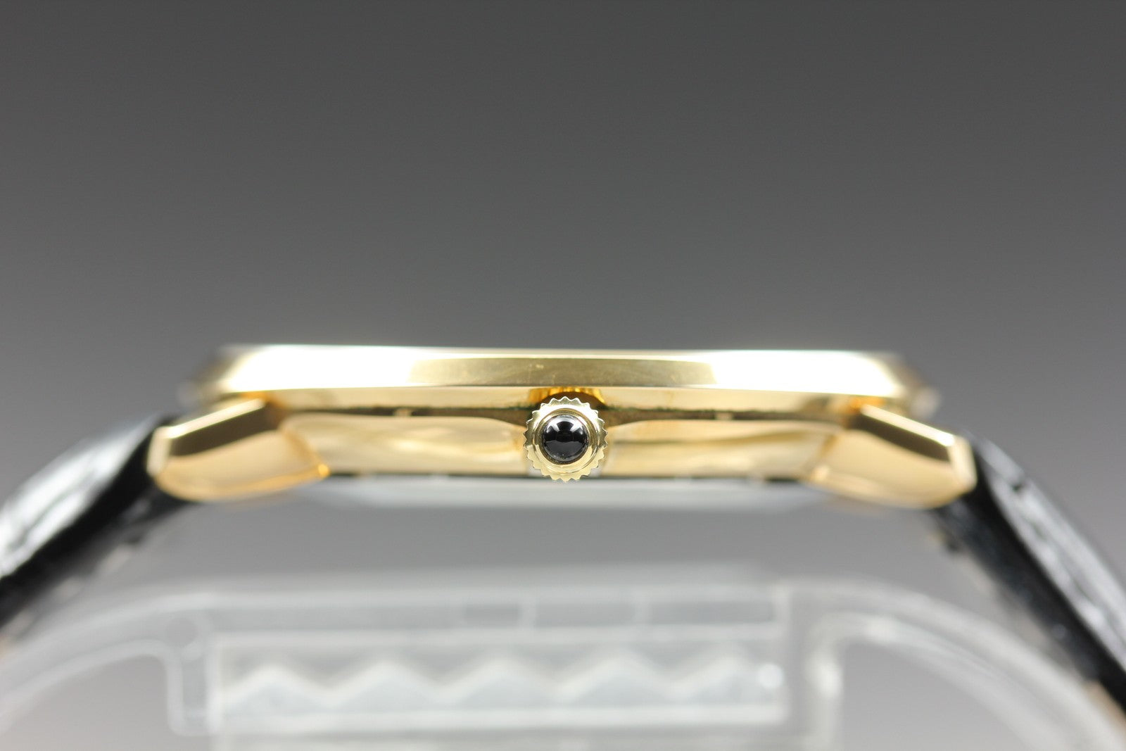 1976 Near MINT OMEGA De Ville 33mm 111.0107 Manual Wind Gold Dial Men's Vintage