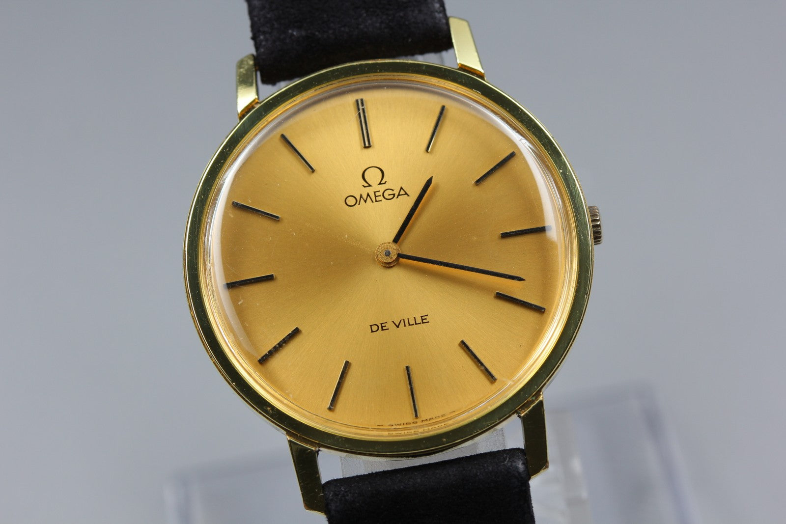 1976 Near MINT OMEGA De Ville 32mm 111.0114 Manual Wind Gold Dial Men's Vintage