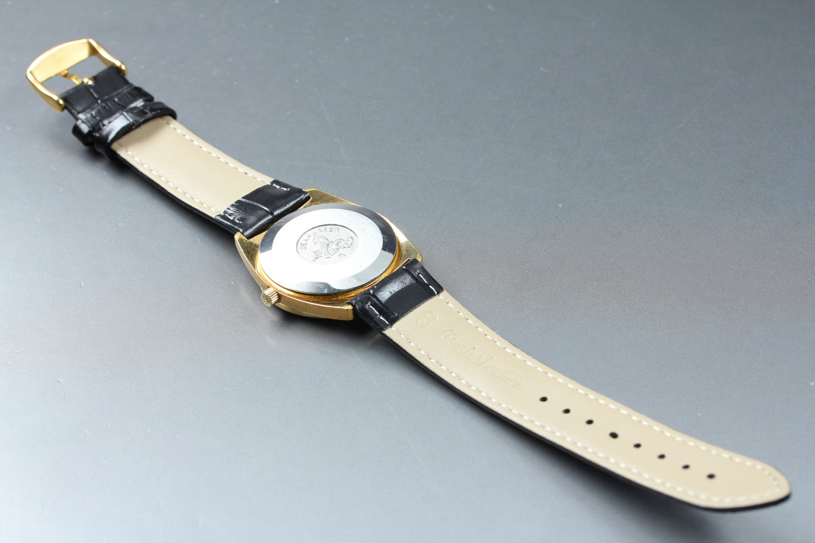1974 Near MINT OMEGA Seamaster 34mm 166.0204 Automatic Gold Dial Men's Vintage