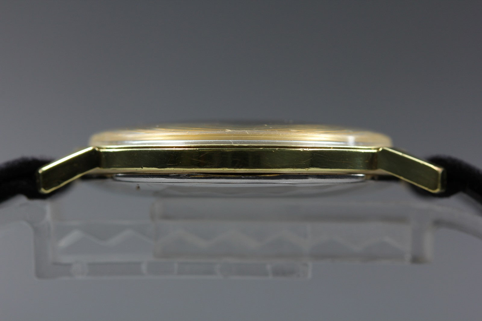 1976 Near MINT OMEGA De Ville 32mm 111.0114 Manual Wind Gold Dial Men's Vintage