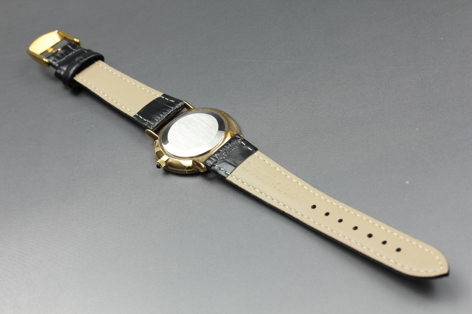 1976 Near MINT OMEGA De Ville 33mm 111.0107 Manual Wind Gold Dial Men's Vintage
